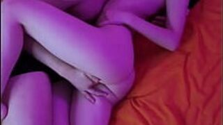 А чем вы занимались когда родителей нет дома? - порно видео