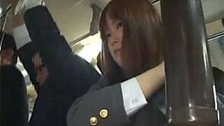 Школьница должна сделать минет в автобусе - порно видео