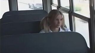 Школьница с большой жопой с азартом скачет на члене учителя - порно видео