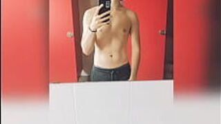 Общественная ванная комната - порно видео