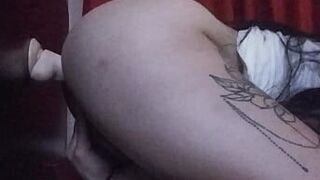 Трах с дилдо на присоске - порно видео