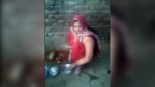 Индийская девушка занимается сексом с новым другом и дядей - порно видео