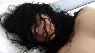 УЧИТЕЛЬНИЦА КОНЧАЕТ С ОТКРЫТОЙ ЗАДНИЦЕЙ - порно видео