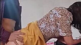 Скрытая камера: аргентинская падчерица трахается со своим парнем из колледжа - порно видео