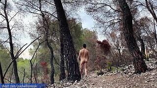 Рискованные прогулки голышом на закате! Почти пойман! Горячий мужчина с идеальной задницей - порно видео