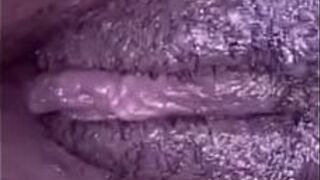 Промасленная киска - порно видео