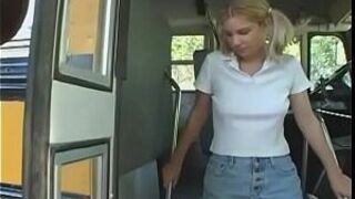 Тугую дырочку тинки жестко пробурили - порно видео