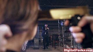 Глэм-сквирт б. любит опасные дела - порно видео