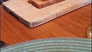 Кончить на тост - порно видео