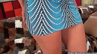 Самые сексуальные бабушки с маленькой грудью - порно видео