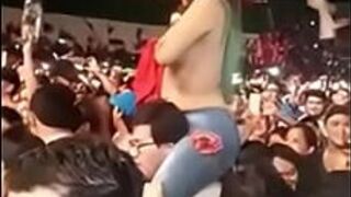 камба на концерте - порно видео